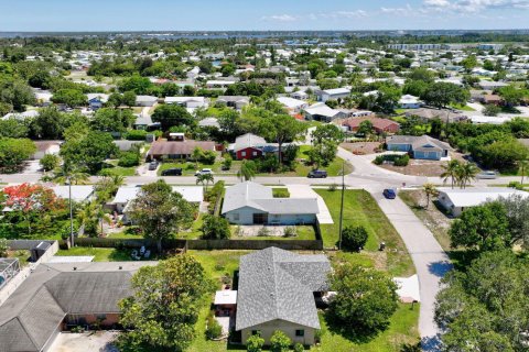 Villa ou maison à vendre à Jensen Beach, Floride: 4 chambres, 143.07 m2 № 1208070 - photo 4