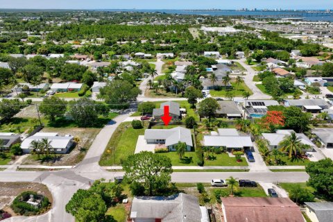 Villa ou maison à vendre à Jensen Beach, Floride: 4 chambres, 143.07 m2 № 1208070 - photo 10