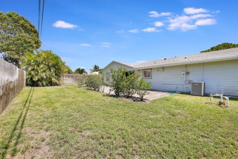 Villa ou maison à vendre à Jensen Beach, Floride: 4 chambres, 143.07 m2 № 1208070 - photo 17