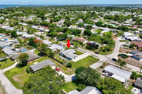 Villa ou maison à vendre à Jensen Beach, Floride: 4 chambres, 143.07 m2 № 1208070 - photo 5