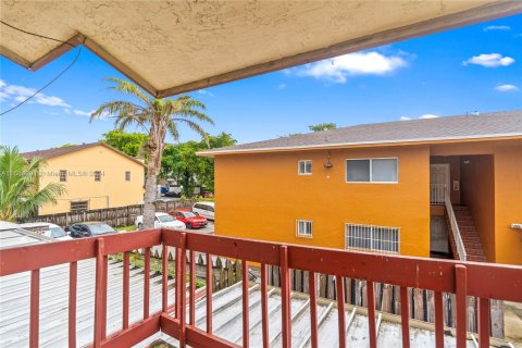 Townhouse in Hialeah, Florida 2 bedrooms, 76.64 sq.m. № 1347682 - photo 15