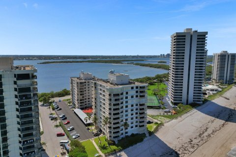 Condominio en venta en Riviera Beach, Florida, 2 dormitorios, 123.56 m2 № 1178370 - foto 4