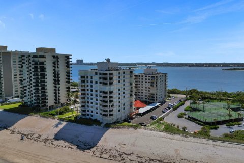 Condominio en venta en Riviera Beach, Florida, 2 dormitorios, 123.56 m2 № 1178370 - foto 15