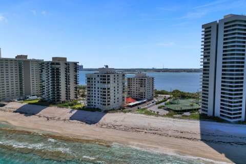 Condominio en venta en Riviera Beach, Florida, 2 dormitorios, 123.56 m2 № 1178370 - foto 14