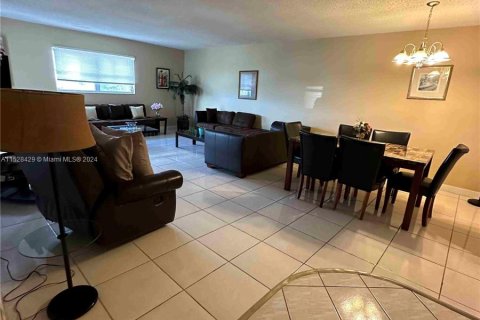 Copropriété à vendre à Lauderhill, Floride: 2 chambres, 110.09 m2 № 1004420 - photo 6