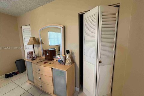 Condo in Lauderhill, Florida, 2 bedrooms  № 1004420 - photo 9