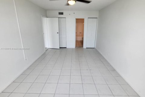 Купить кондоминиум в Норт-Майами, Флорида 1 спальня, 68.75м2, № 616208 - фото 6