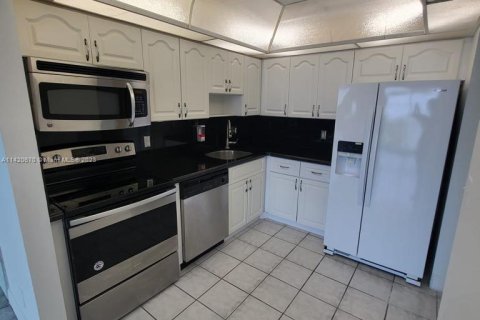 Condominio en venta en North Miami, Florida, 1 dormitorio, 68.75 m2 № 616208 - foto 4