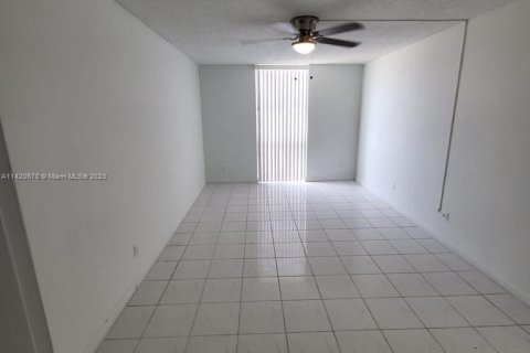 Copropriété à vendre à North Miami, Floride: 1 chambre, 68.75 m2 № 616208 - photo 7