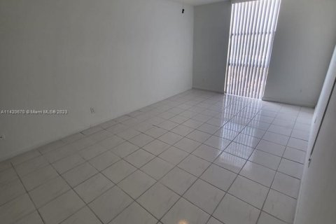 Condominio en venta en North Miami, Florida, 1 dormitorio, 68.75 m2 № 616208 - foto 8