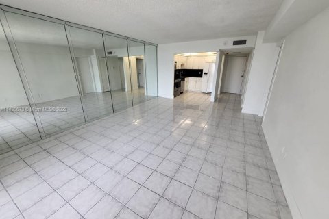 Condominio en venta en North Miami, Florida, 1 dormitorio, 68.75 m2 № 616208 - foto 9