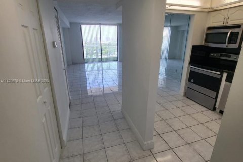 Condominio en venta en North Miami, Florida, 1 dormitorio, 68.75 m2 № 616208 - foto 5