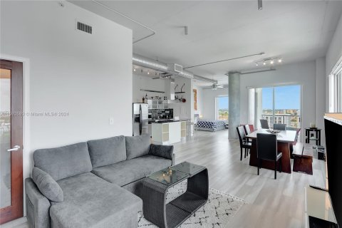 Condo in Miami, Florida, 2 bedrooms  № 1206073 - photo 5