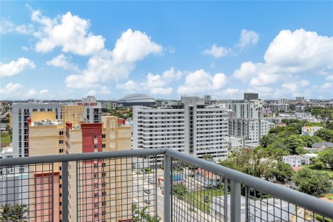 Condo in Miami, Florida, 2 bedrooms  № 1206073 - photo 13