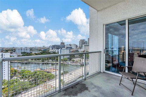 Condo in Miami, Florida, 2 bedrooms  № 1206073 - photo 11