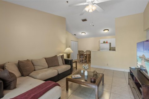 Condominio en venta en Coconut Creek, Florida, 1 dormitorio, 78.6 m2 № 1182363 - foto 14