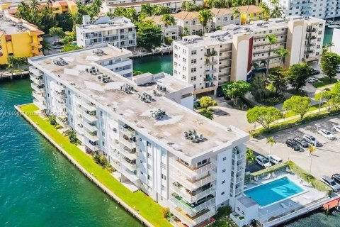 Copropriété à vendre à North Miami Beach, Floride: 1 chambre, 82.31 m2 № 1381658 - photo 1