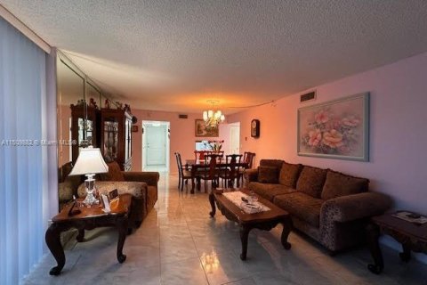 Condominio en venta en Aventura, Florida, 2 dormitorios, 106.09 m2 № 936234 - foto 2
