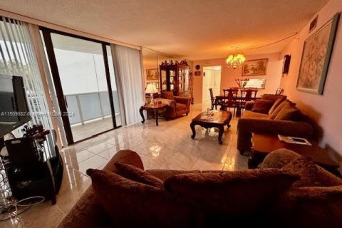 Condominio en venta en Aventura, Florida, 2 dormitorios, 106.09 m2 № 936234 - foto 1