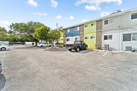 Immobilier commercial à vendre à Pinecrest, Floride: 1477.7 m2 № 949618 - photo 15