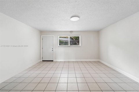 Propiedad comercial en venta en Pinecrest, Florida, 1477.7 m2 № 949618 - foto 19