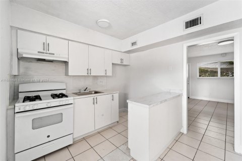 Immobilier commercial à vendre à Pinecrest, Floride: 1477.7 m2 № 949618 - photo 21