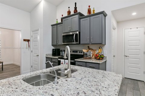 Casa en venta en Cape Coral, Florida, 4 dormitorios № 866031 - foto 23