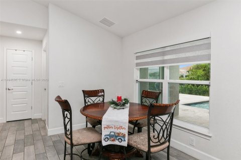 Casa en venta en Cape Coral, Florida, 4 dormitorios № 866031 - foto 17