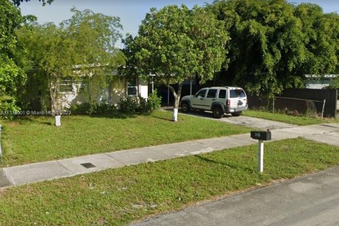 House in Fort Lauderdale, Florida 3 bedrooms, 79.06 sq.m. № 464577 - photo 4