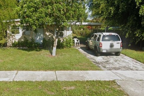 House in Fort Lauderdale, Florida 3 bedrooms, 79.06 sq.m. № 464577 - photo 1