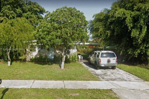 House in Fort Lauderdale, Florida 3 bedrooms, 79.06 sq.m. № 464577 - photo 3