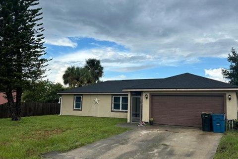 House in Palm Bay, Florida 3 bedrooms, 106.28 sq.m. № 1391342 - photo 2