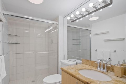 Condo in Sunny Isles Beach, Florida, 2 bedrooms  № 607849 - photo 20