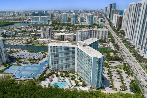 Copropriété à vendre à Sunny Isles Beach, Floride: 2 chambres, 126.07 m2 № 607849 - photo 11