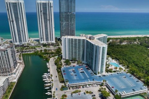 Condominio en venta en Sunny Isles Beach, Florida, 2 dormitorios, 126.07 m2 № 607849 - foto 5