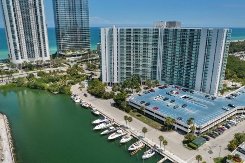 Condominio en venta en Sunny Isles Beach, Florida, 2 dormitorios, 126.07 m2 № 607849 - foto 4