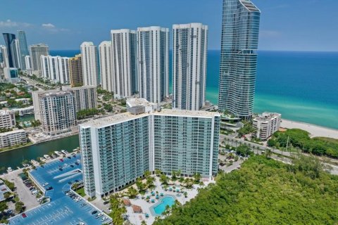 Copropriété à vendre à Sunny Isles Beach, Floride: 2 chambres, 126.07 m2 № 607849 - photo 2