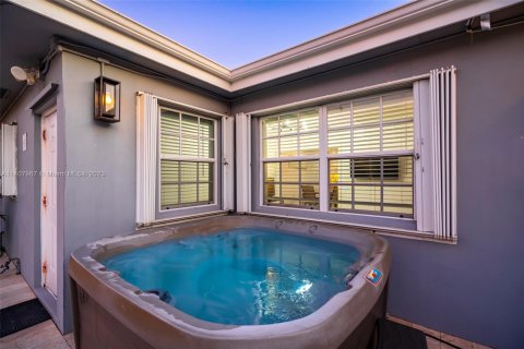 Villa ou maison à vendre à Hollywood, Floride: 4 chambres, 164.16 m2 № 931817 - photo 20