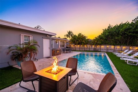 Villa ou maison à vendre à Hollywood, Floride: 4 chambres, 164.16 m2 № 931817 - photo 1