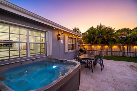Villa ou maison à vendre à Hollywood, Floride: 4 chambres, 164.16 m2 № 931817 - photo 21