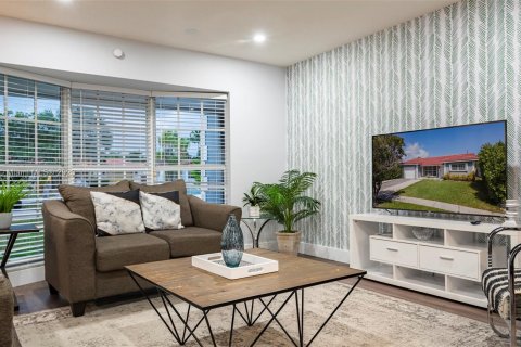 Casa en venta en Hollywood, Florida, 4 dormitorios, 164.16 m2 № 931817 - foto 8
