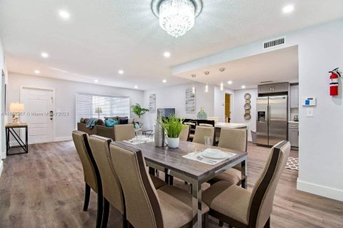 Villa ou maison à vendre à Hollywood, Floride: 4 chambres, 164.16 m2 № 931817 - photo 7