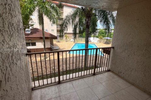 Condo in Miami, Florida, 3 bedrooms  № 1332654 - photo 6