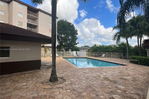 Condominio en alquiler en Miami, Florida, 3 dormitorios, 91.69 m2 № 1332654 - foto 2