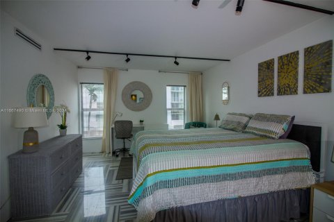 Condo in Miami Beach, Florida, 2 bedrooms  № 1401191 - photo 5