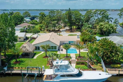 Villa ou maison à louer à Stuart, Floride: 3 chambres, 202.43 m2 № 636722 - photo 2