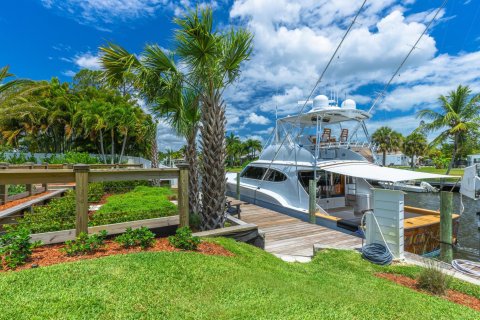 Villa ou maison à louer à Stuart, Floride: 3 chambres, 202.43 m2 № 636722 - photo 3