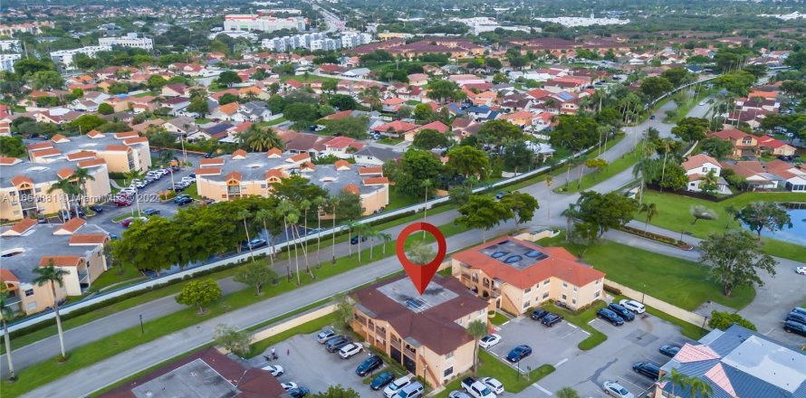 Condominio en Hialeah, Florida, 2 dormitorios  № 1333612