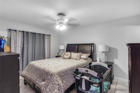 Condo in Hialeah, Florida, 2 bedrooms  № 1333612 - photo 18