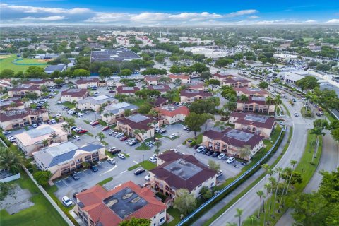 Condo in Hialeah, Florida, 2 bedrooms  № 1333612 - photo 6